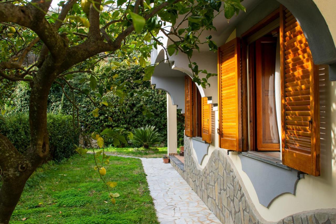 Villa Dei Fiori - Exclusive Villa With Garden In Sorrento Coast วีโกเอเกวนเซ ภายนอก รูปภาพ